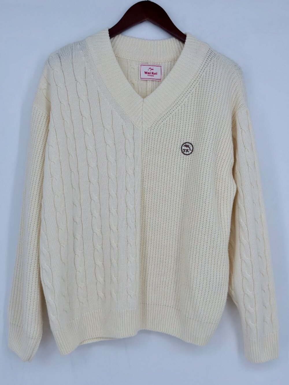 Wai Kei Unisex Oversized Cable Knit Sweater Size L Cream V-Neck Dolphin Emblem